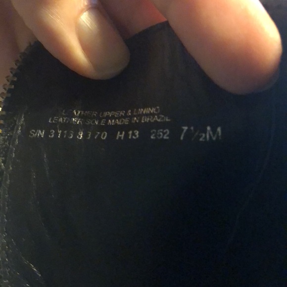 Size 7 1/2 women’s outside zip Tory Burch black Chelsea style boots low heel. - Picture 9 of 9